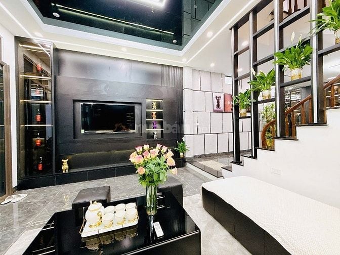 Bán gấp lô góc 50m2 15xtỷ ô tô vào nhà đường 800A Cầu Giấy