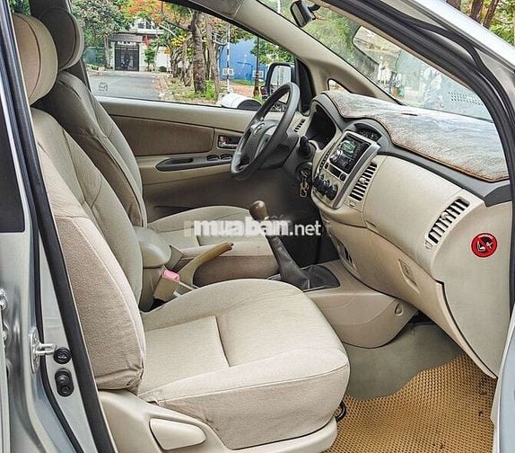 Toyota Innova 2015 2.0E - 156000 km