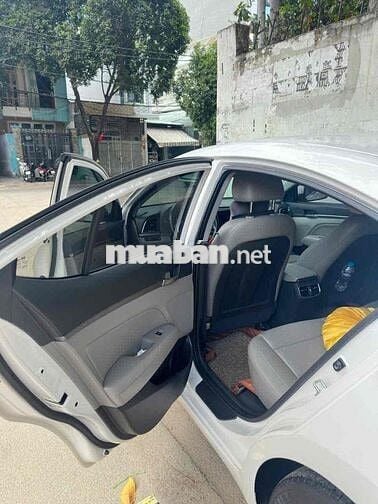 Hyundai Elantra 2017 2.0 AT - 74000 km