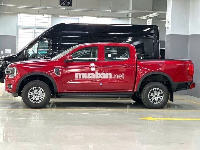 Ford Ranger 25 XLS-màu đỏ new nhiều ưu đãi-xe sẵn