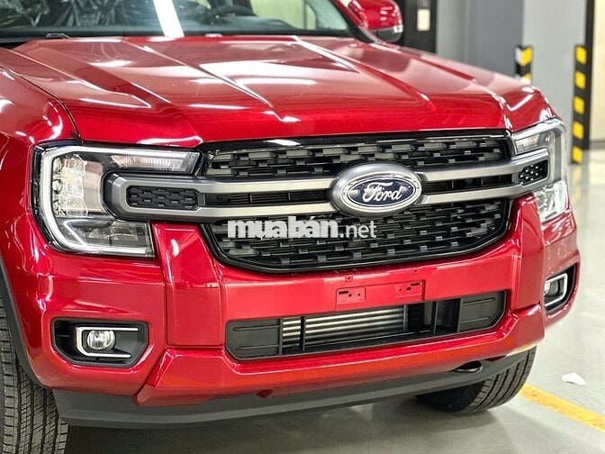 Ford Ranger 25 XLS-màu đỏ new nhiều ưu đãi-xe sẵn