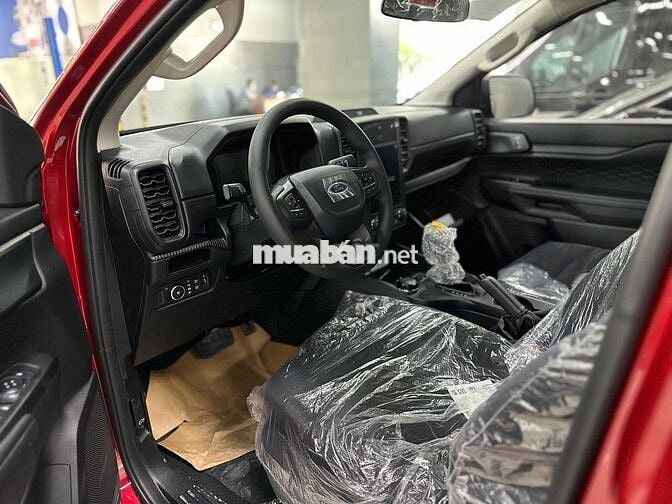 Ford Ranger 25 XLS-màu đỏ new nhiều ưu đãi-xe sẵn
