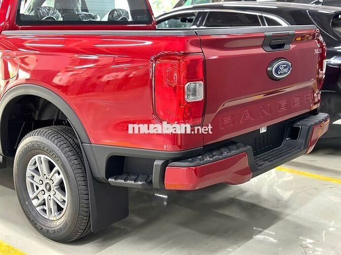 Ford Ranger 25 XLS-màu đỏ new nhiều ưu đãi-xe sẵn