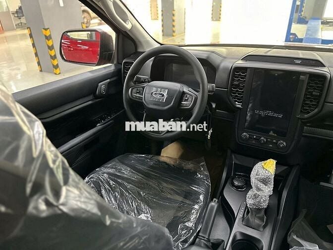 Ford Ranger 25 XLS-màu đỏ new nhiều ưu đãi-xe sẵn