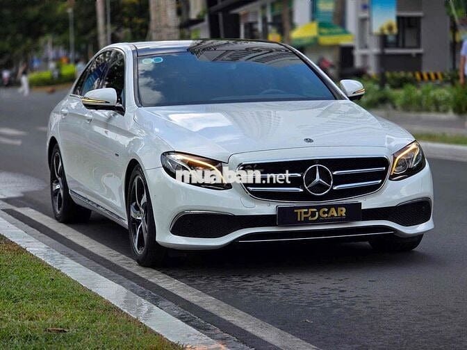 Mercedes-Benz E200 sport đen/nâu sx2019