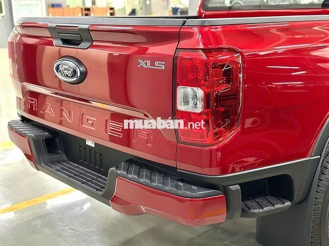 Ford Ranger 25 XLS-màu đỏ new nhiều ưu đãi-xe sẵn