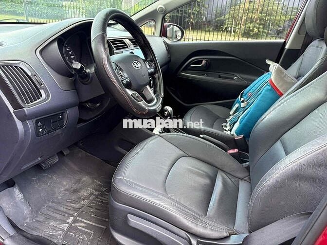 Kia Rio 2014 1.4 AT Sedan - 100000 km