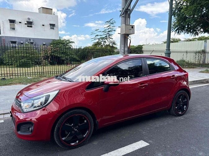 Kia Rio 2014 1.4 AT Sedan - 100000 km