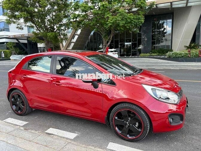 Kia Rio 2014 1.4 AT Sedan - 100000 km