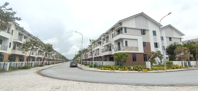 BÁN NHÀ LÔ GÓC  – VỊ TRÍ ĐẮC ĐỊA TẠI CENTA RIVERSIDE TỪ SƠN