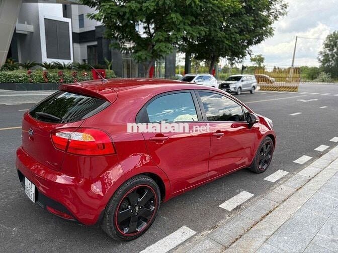 Kia Rio 2014 1.4 AT Sedan - 100000 km