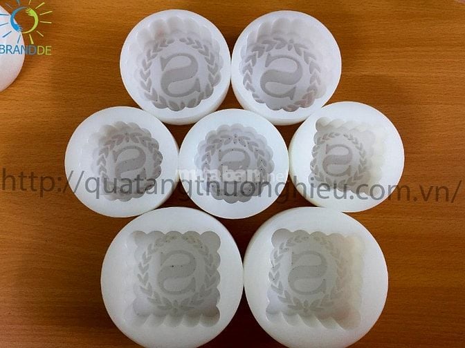 Khuôn bánh nhựa tạo hình logo theo yêu cầu