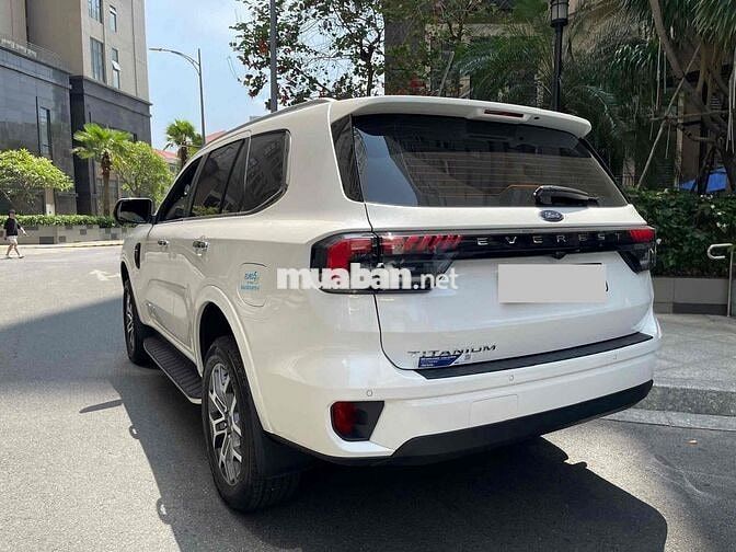 Ford Everest 2024 Titanium 2.0L 4x2 AT - 11000 km