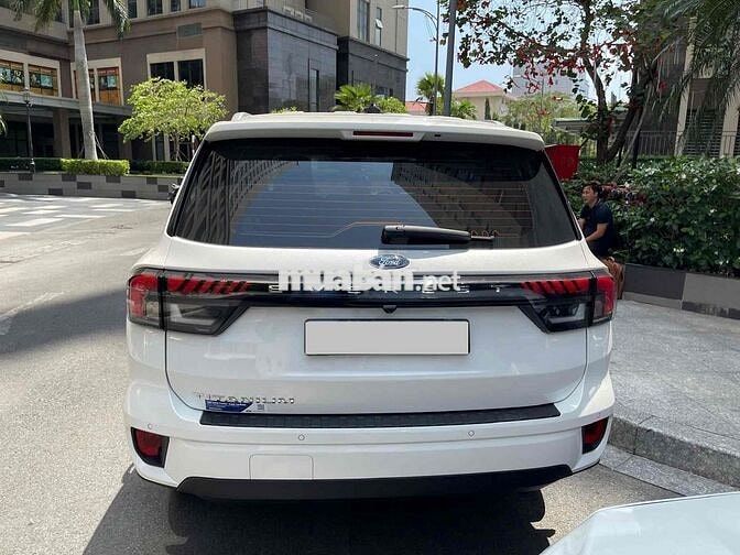 Ford Everest 2024 Titanium 2.0L 4x2 AT - 11000 km