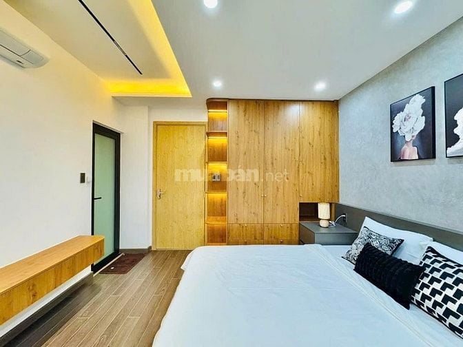 Chính chủ bán nhà 56m2 xây 5 lầu Đoàn Như Hải,Q4. Gần cầu Khánh Hội.