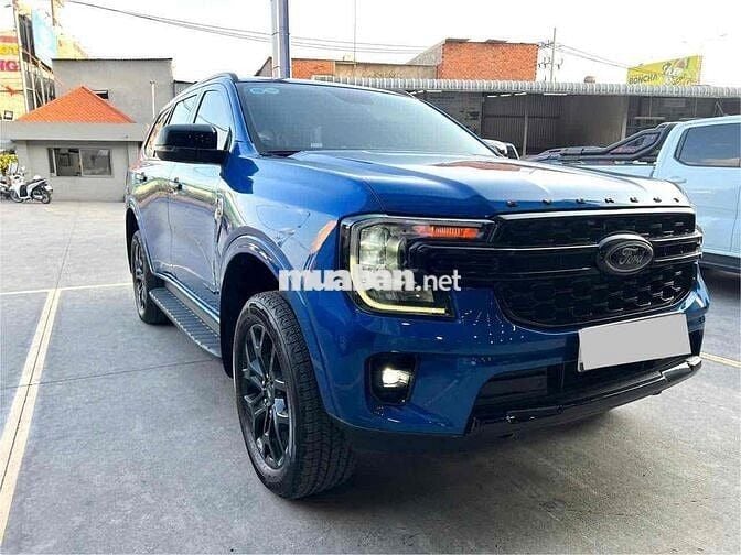 Ford Everest Sport 2023 màu xanh hiếm 1 chủ