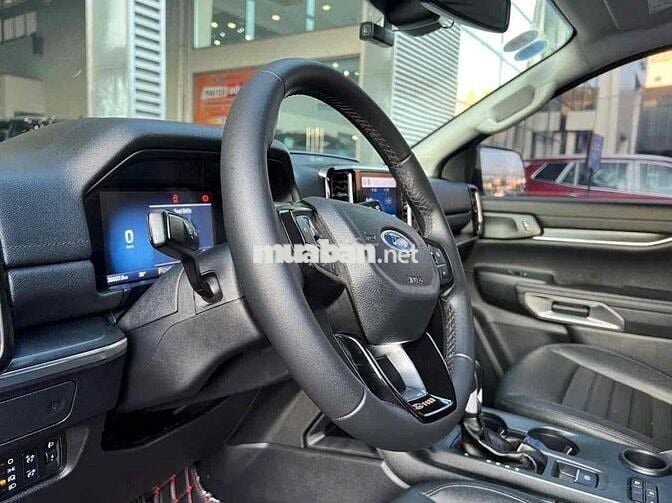 Ford Everest Sport 2023 màu xanh hiếm 1 chủ