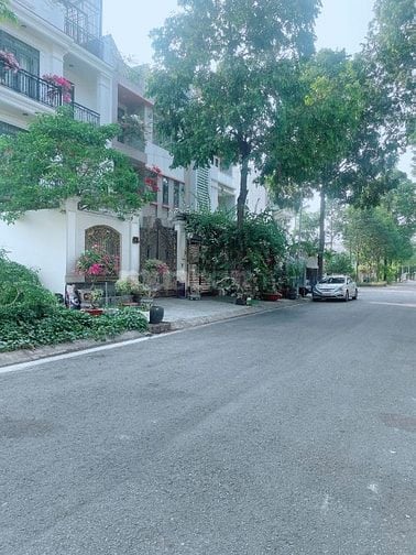 Tôi cần bán nền đất 126m2 đường 3A đối diện biệt thự ở KDC 13B Conic