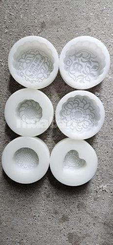 Khuôn bánh nhựa tạo hình logo theo yêu cầu