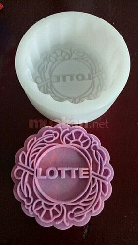 Khuôn bánh nhựa tạo hình logo theo yêu cầu