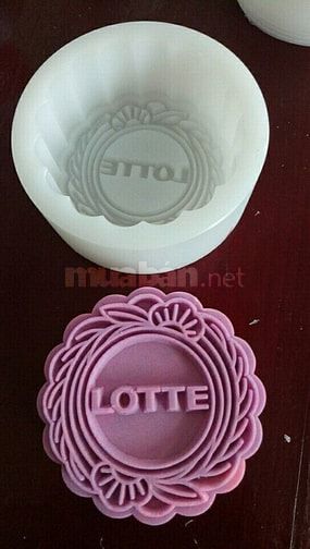 Khuôn bánh nhựa tạo hình logo theo yêu cầu