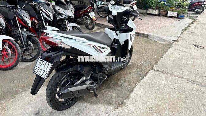Honda Click thái 2015 trắng đen ( hỗ trợ góp )