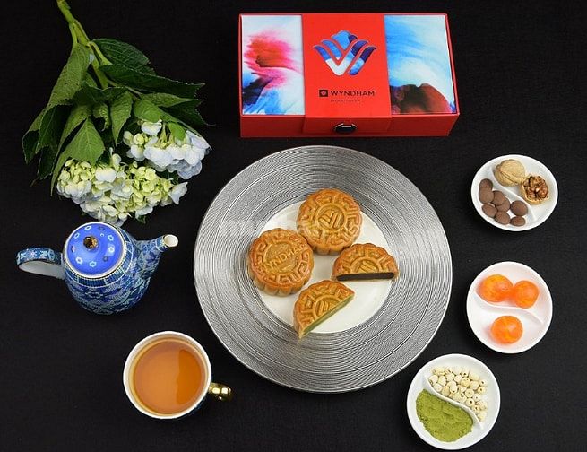Khuôn bánh nhựa tạo hình logo theo yêu cầu