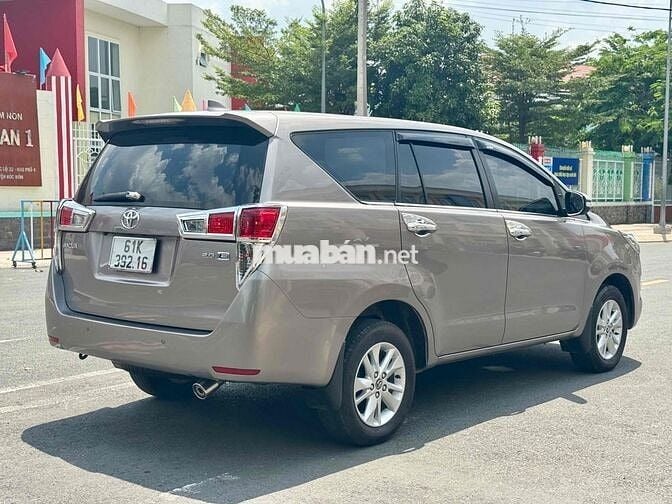 Toyota Innova 2016 2.0E - 90368 km