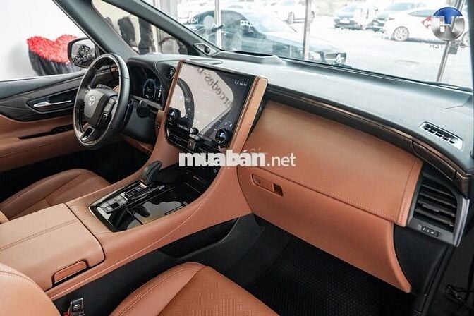 Toyota Alphard 2024 Xăng - 10000 km