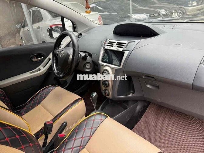 Toyota Yaris 2011 1.5 AT - 11 km