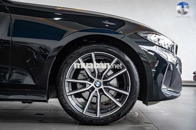 BMW 3 Series 2023 320i Sport Line - 15000 km