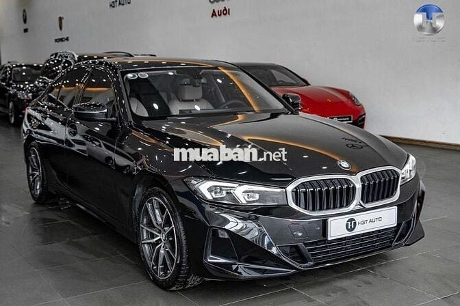 BMW 3 Series 2023 320i Sport Line - 15000 km