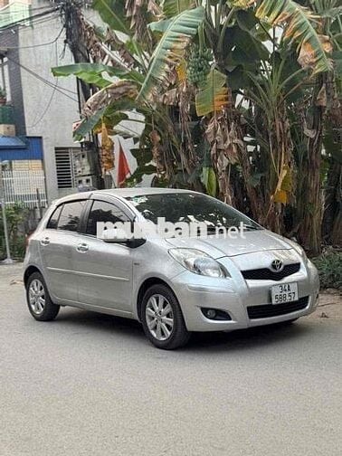Toyota Yaris 2011 1.5 AT - 11 km