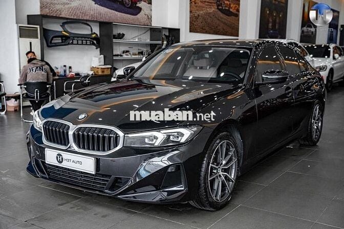 BMW 3 Series 2023 320i Sport Line - 15000 km