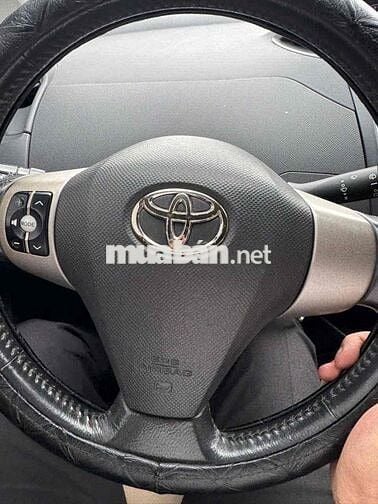 Toyota Yaris 2011 1.5 AT - 11 km