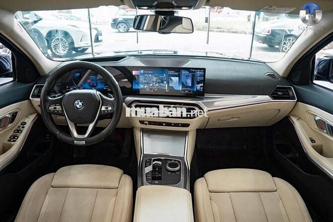 BMW 3 Series 2023 320i Sport Line - 15000 km