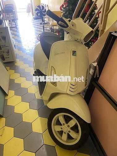 Cần bán xe vespa cũ 3vie 125 đời 2016 màu trắng