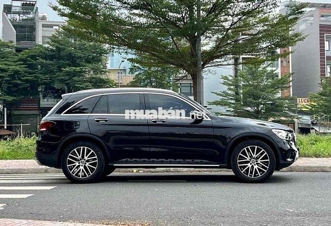 Mercedes-Benz GLC200 4matic đen/đen sx2022