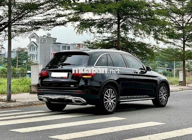 Mercedes-Benz GLC200 4matic đen/đen sx2022