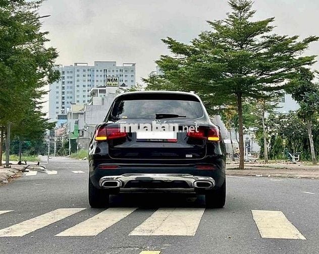 Mercedes-Benz GLC200 4matic đen/đen sx2022