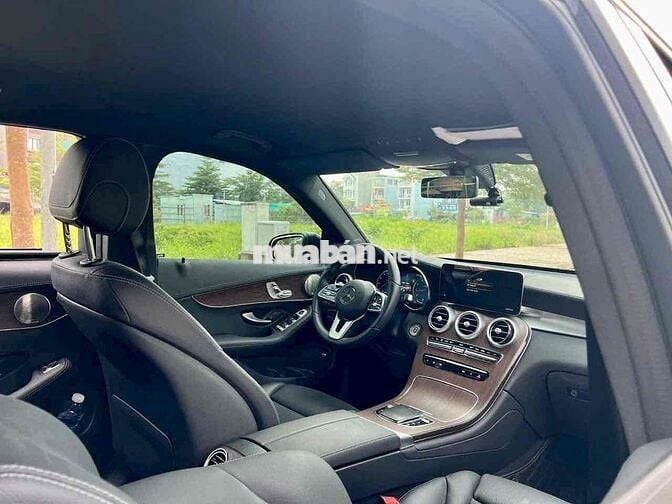 Mercedes-Benz GLC200 4matic đen/đen sx2022