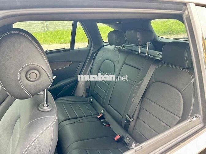 Mercedes-Benz GLC200 4matic đen/đen sx2022