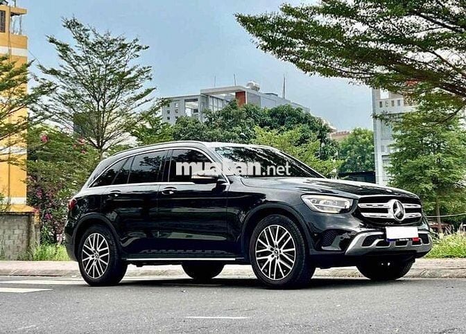 Mercedes-Benz GLC200 4matic đen/đen sx2022