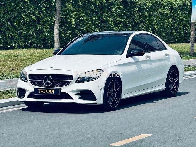 Mercedes-Benz C300 trắng/nâu sx2020