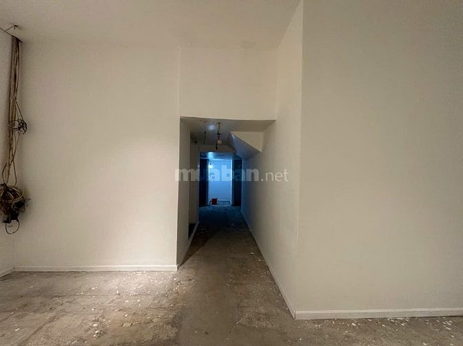  Cho thuê Mặt bằng số 209 Nguyễn Đình Chiểu, P5, Q3. DT 8x18m, nở hậu
