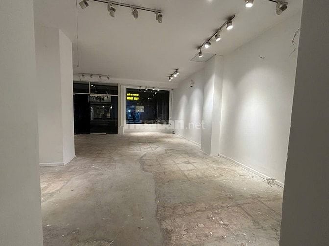  Cho thuê Mặt bằng số 209 Nguyễn Đình Chiểu, P5, Q3. DT 8x18m, nở hậu