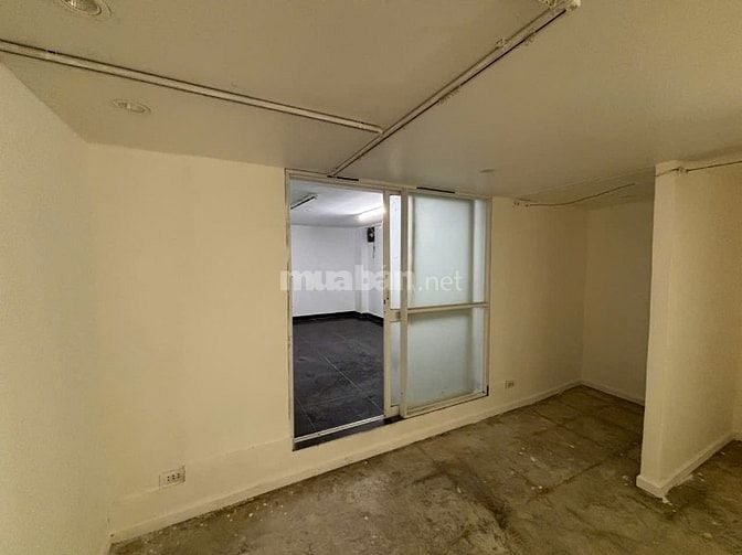  Cho thuê Mặt bằng số 209 Nguyễn Đình Chiểu, P5, Q3. DT 8x18m, nở hậu