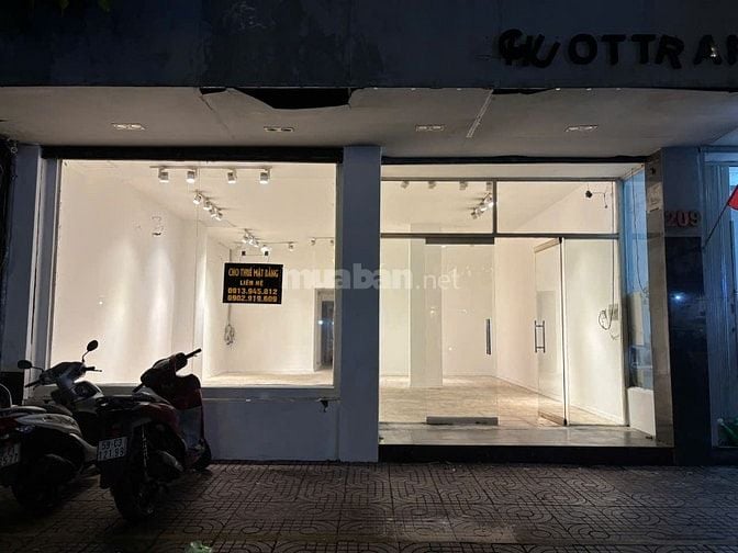  Cho thuê Mặt bằng số 209 Nguyễn Đình Chiểu, P5, Q3. DT 8x18m, nở hậu
