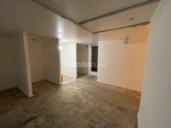  Cho thuê Mặt bằng số 209 Nguyễn Đình Chiểu, P5, Q3. DT 8x18m, nở hậu