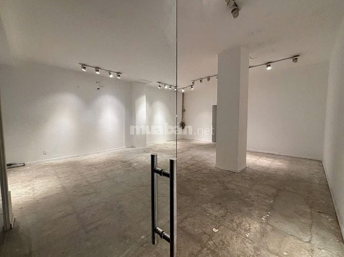  Cho thuê Mặt bằng số 209 Nguyễn Đình Chiểu, P5, Q3. DT 8x18m, nở hậu